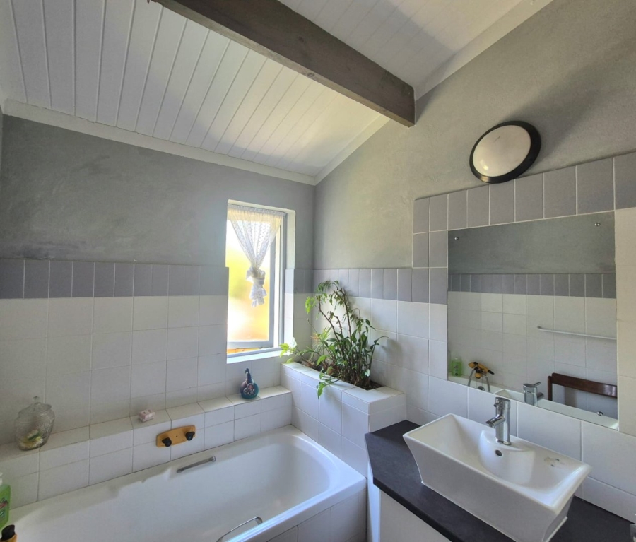 5 Bedroom Property for Sale in Herolds Bay Western Cape
